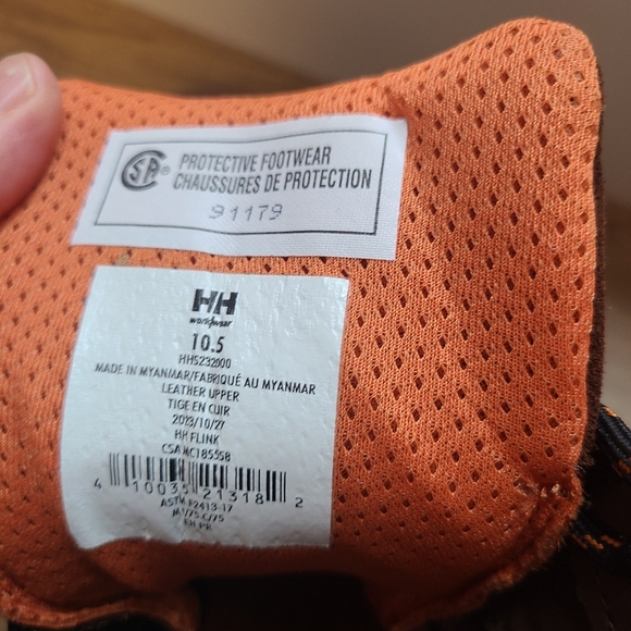 Helly Hansen 8 inch safety boots - Picture 3 of 3